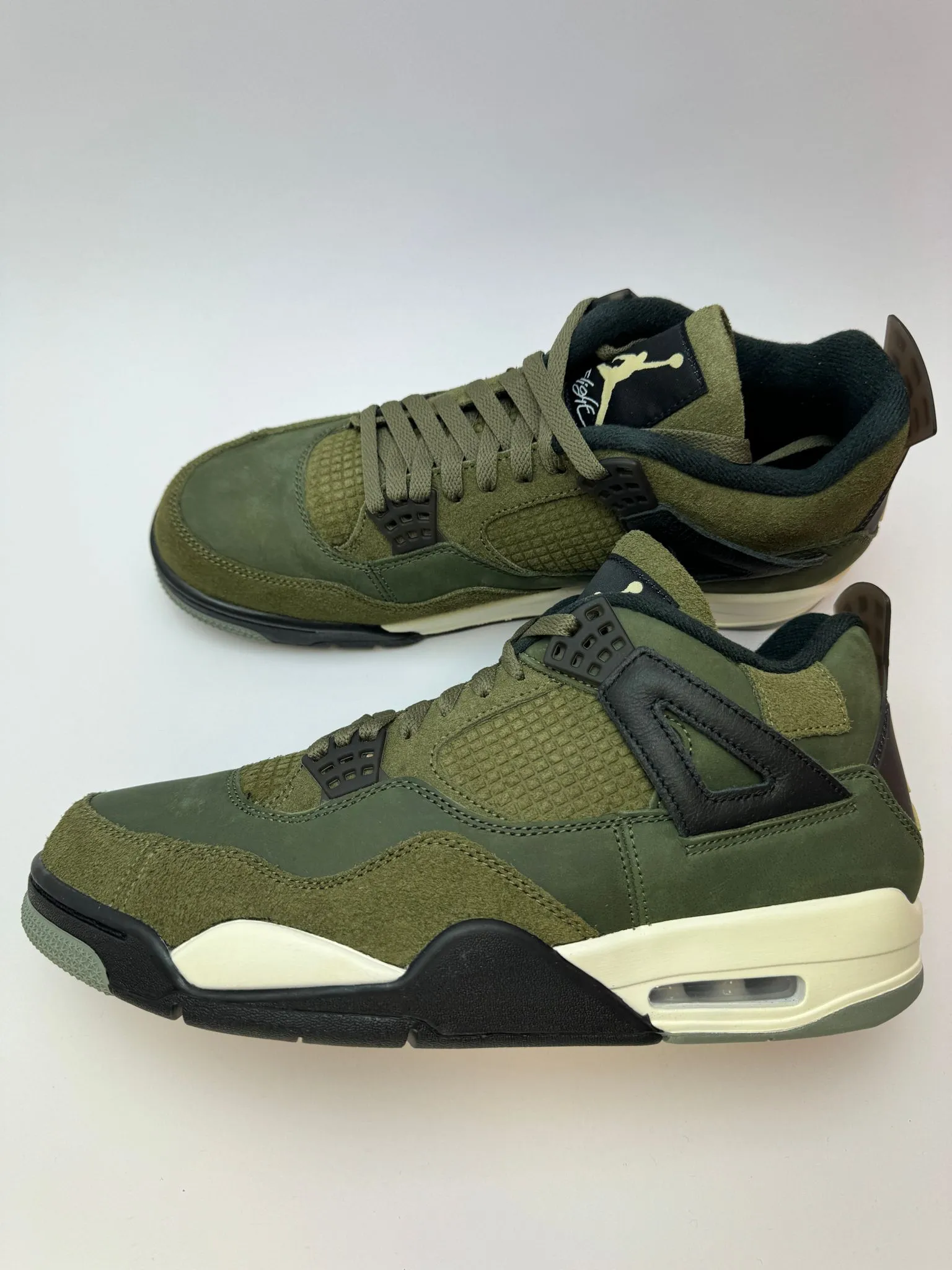 Air Jordan 4 Retro "Craft Medium Olive" Shopping Day Bridge Walk