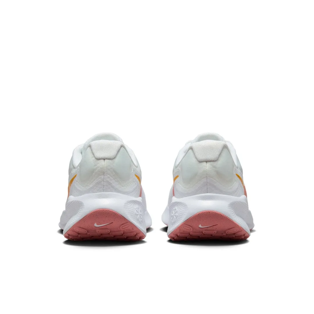 visible lacing shoes group runs Revolution 7 Road Running Shoes