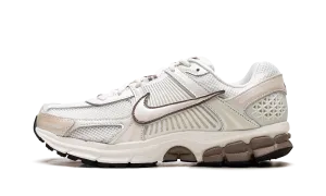 outdoor running shoe components Air Zoom Vomero 5 WMNS "Sail Mink Brown"