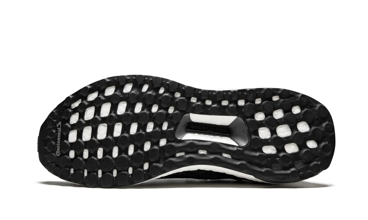 UltraBOOST Uncaged PS "black" Everyday Look