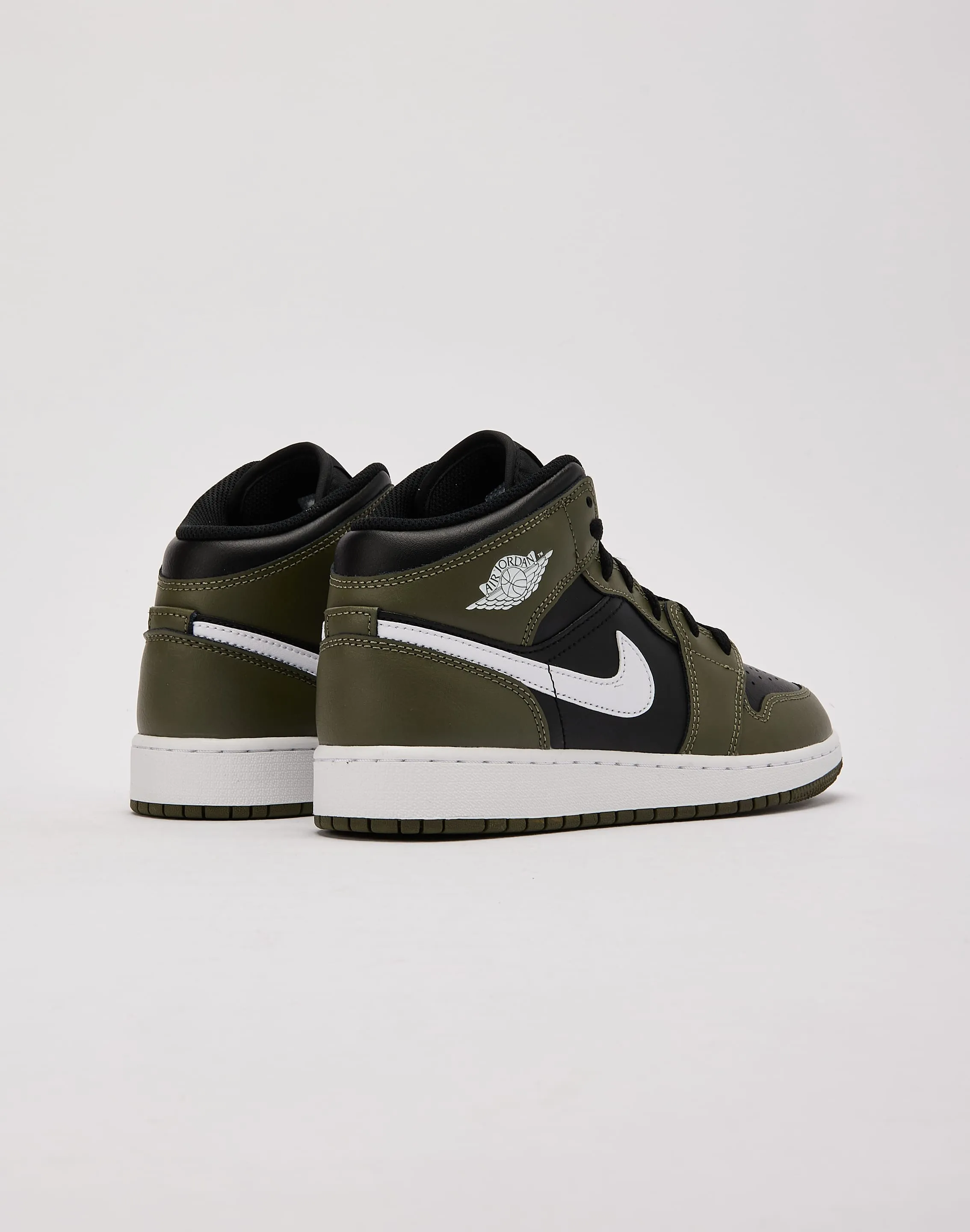 Slip On Comfort toe Jordan Air Jordan 1 Mid Grade-School
