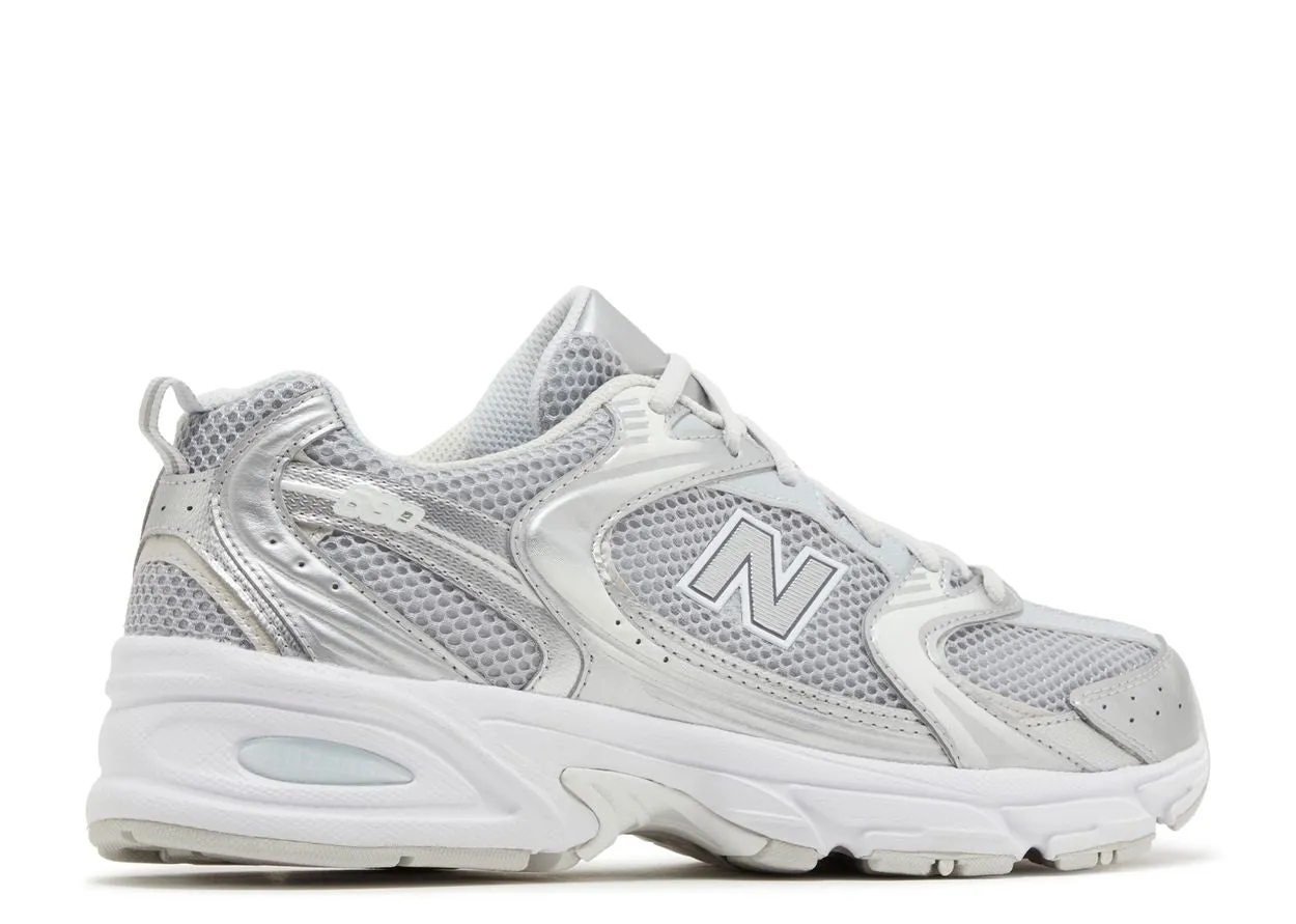 New Balance 530 Moonbeam Silver Metallic Versatile Upper