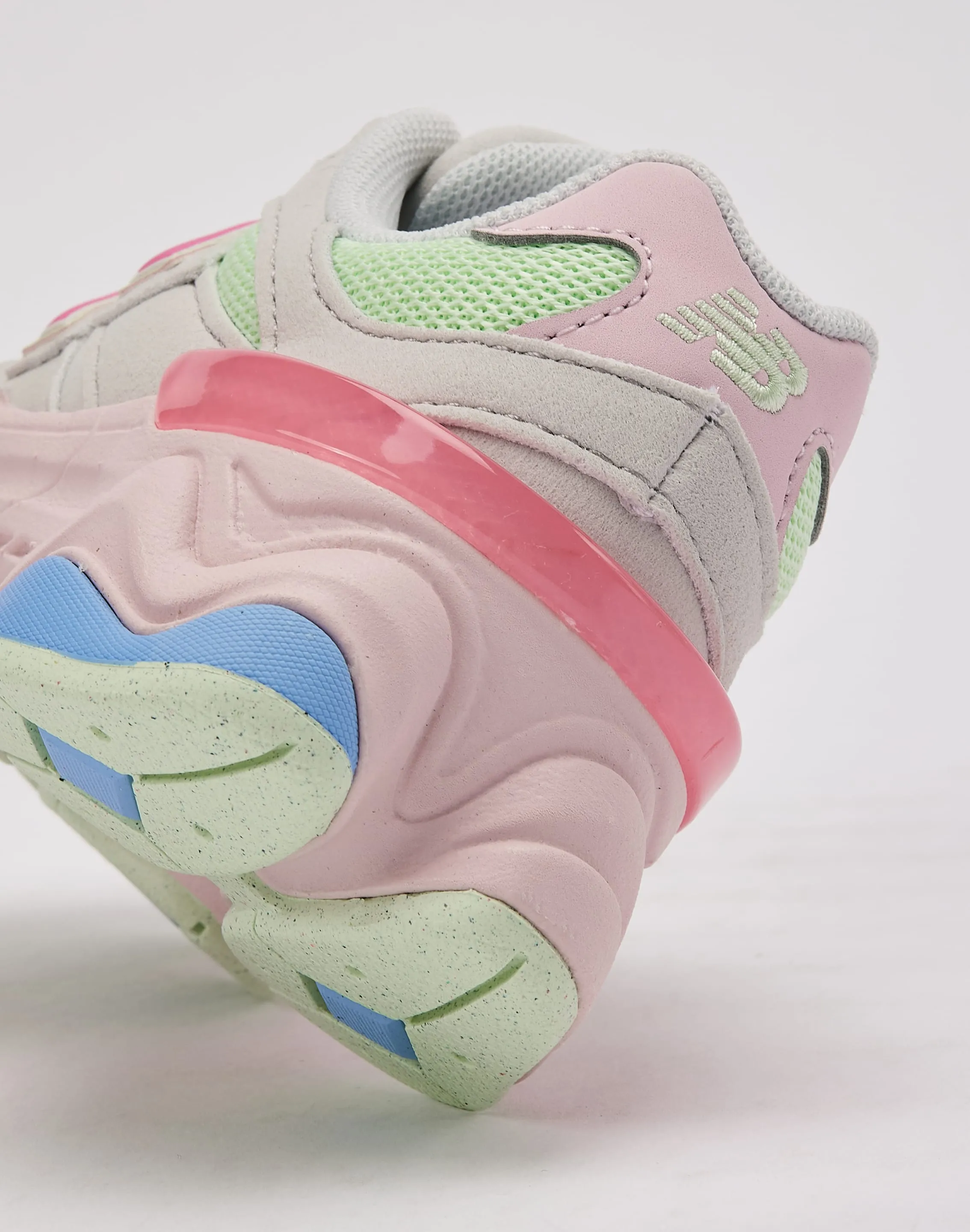 Cruise Ready Airport Run New Balance 9060 Pre-School