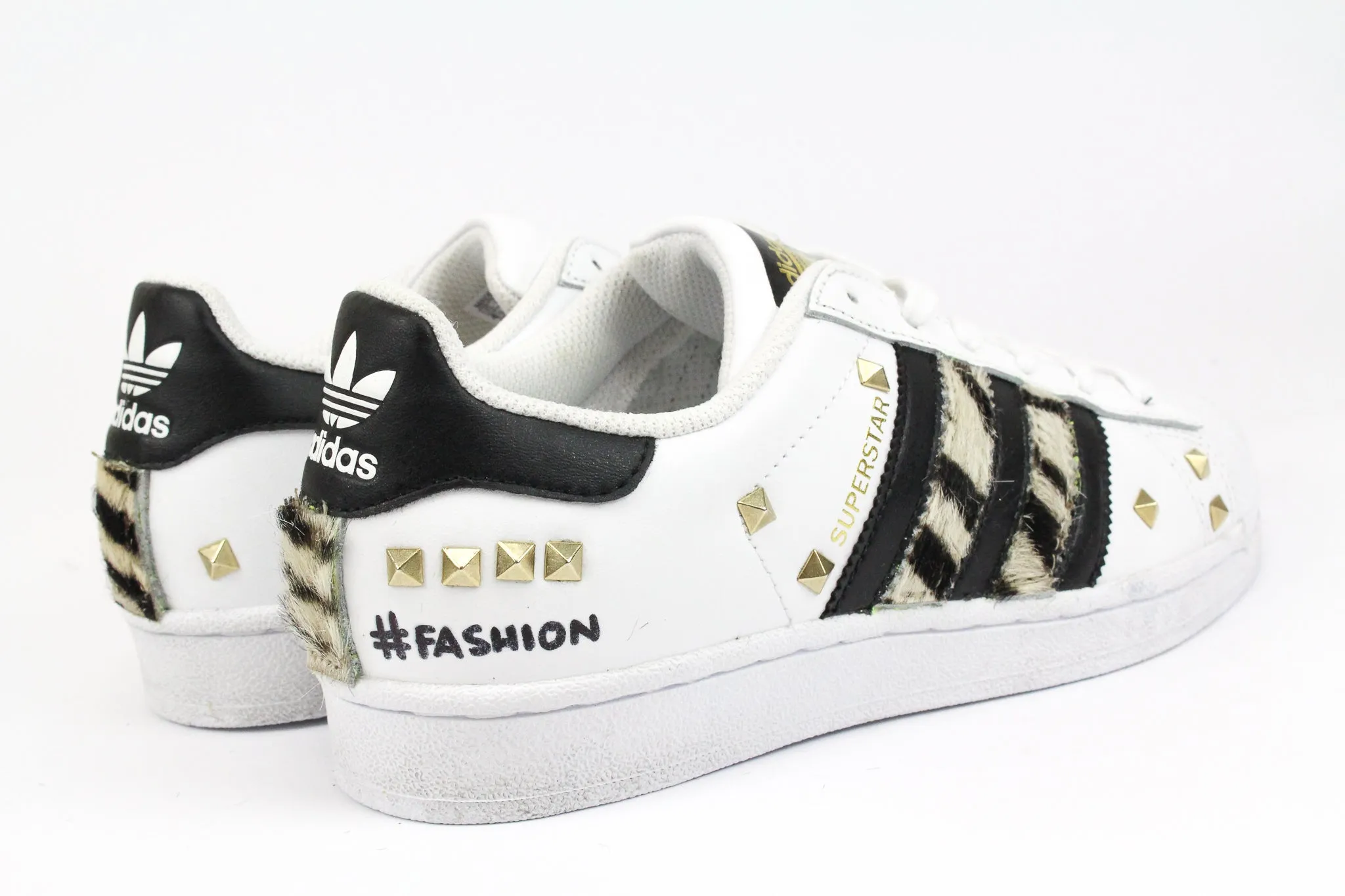 Practical Fit Adidas Superstar Zebrate Borchie & Graffiti