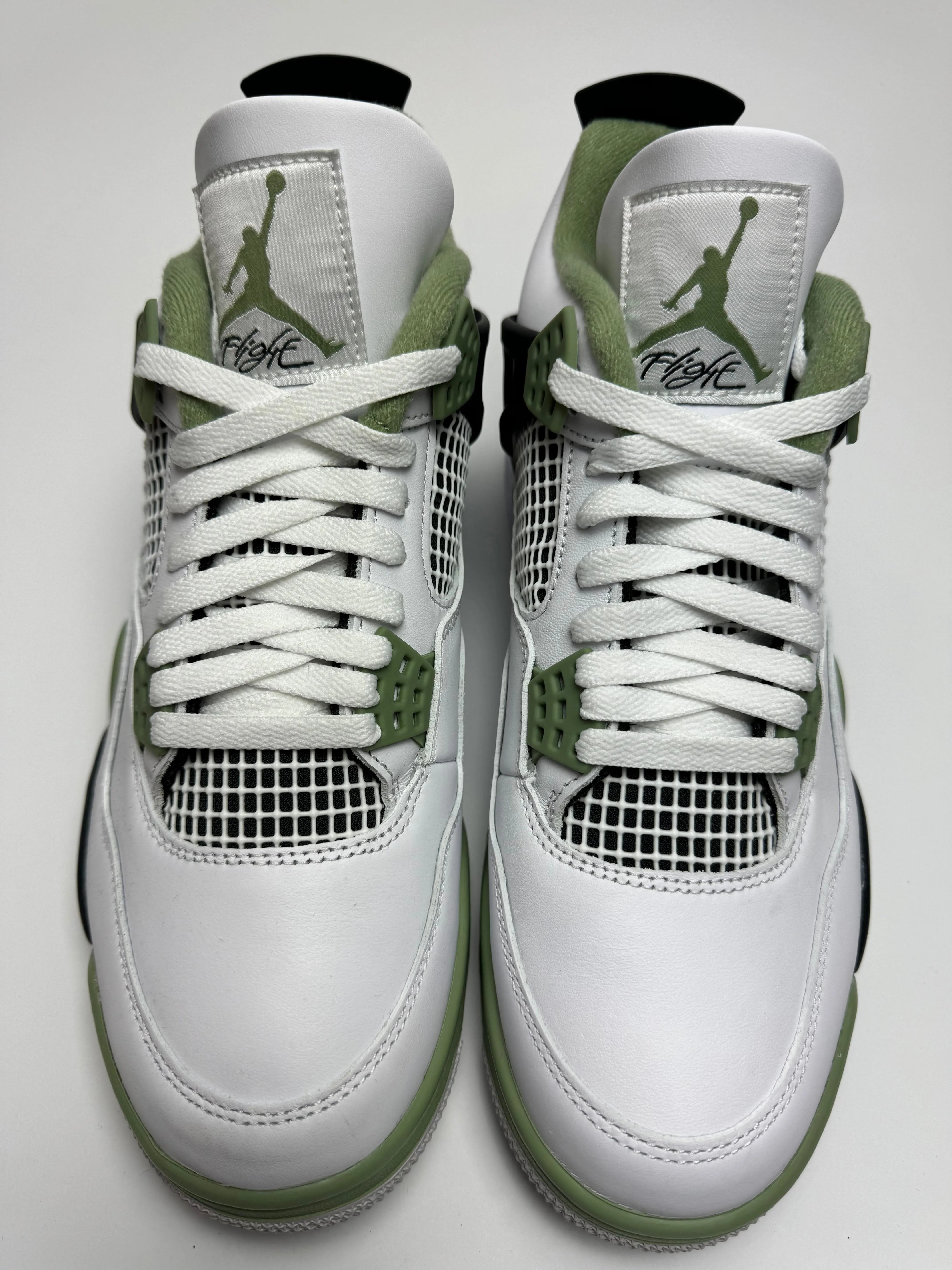 Urban Outfit Kick Off Air Jordan 4 "Seafoam"