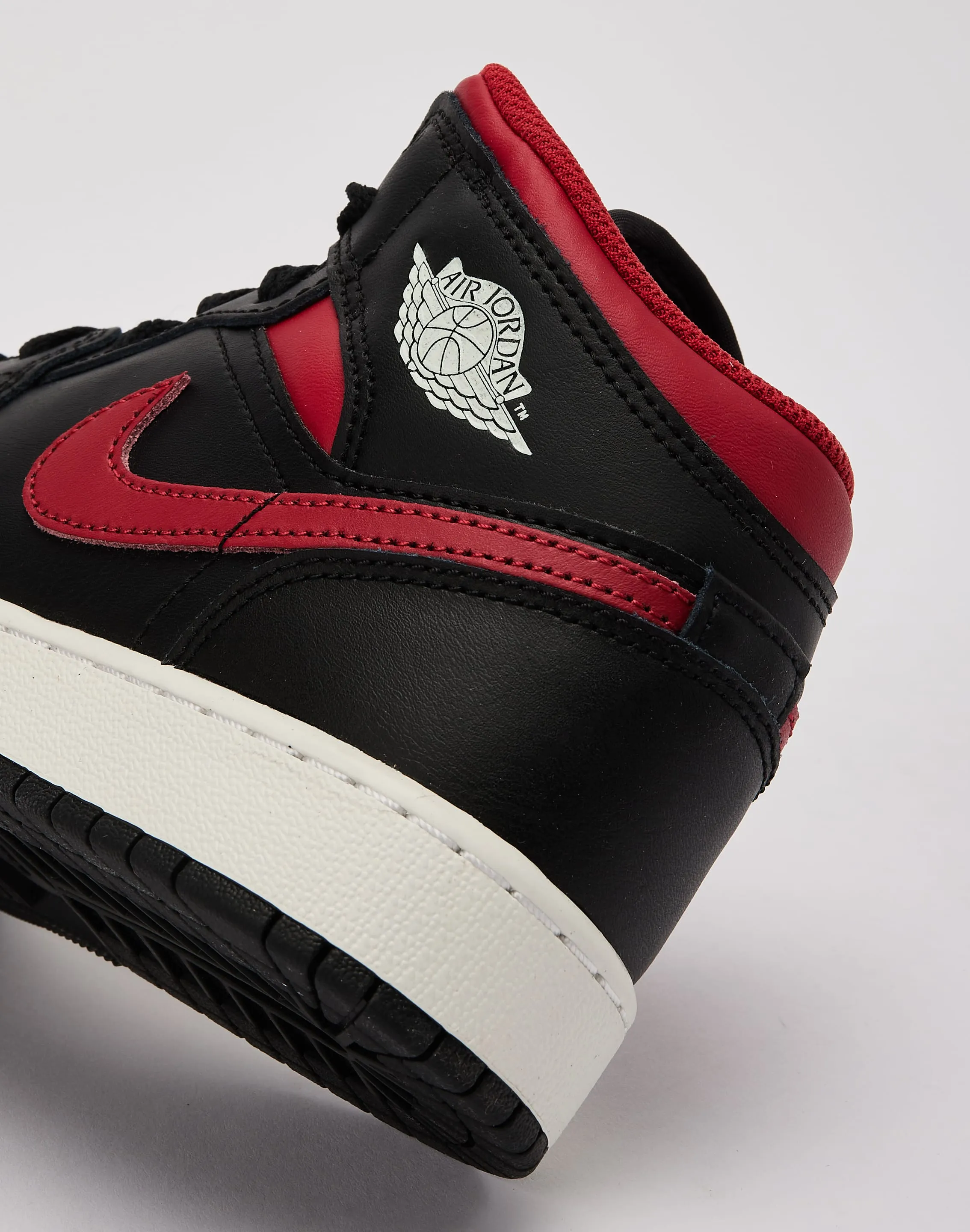 King Strong Comfort Upper Jordan Air Jordan 1 Mid Grade-School