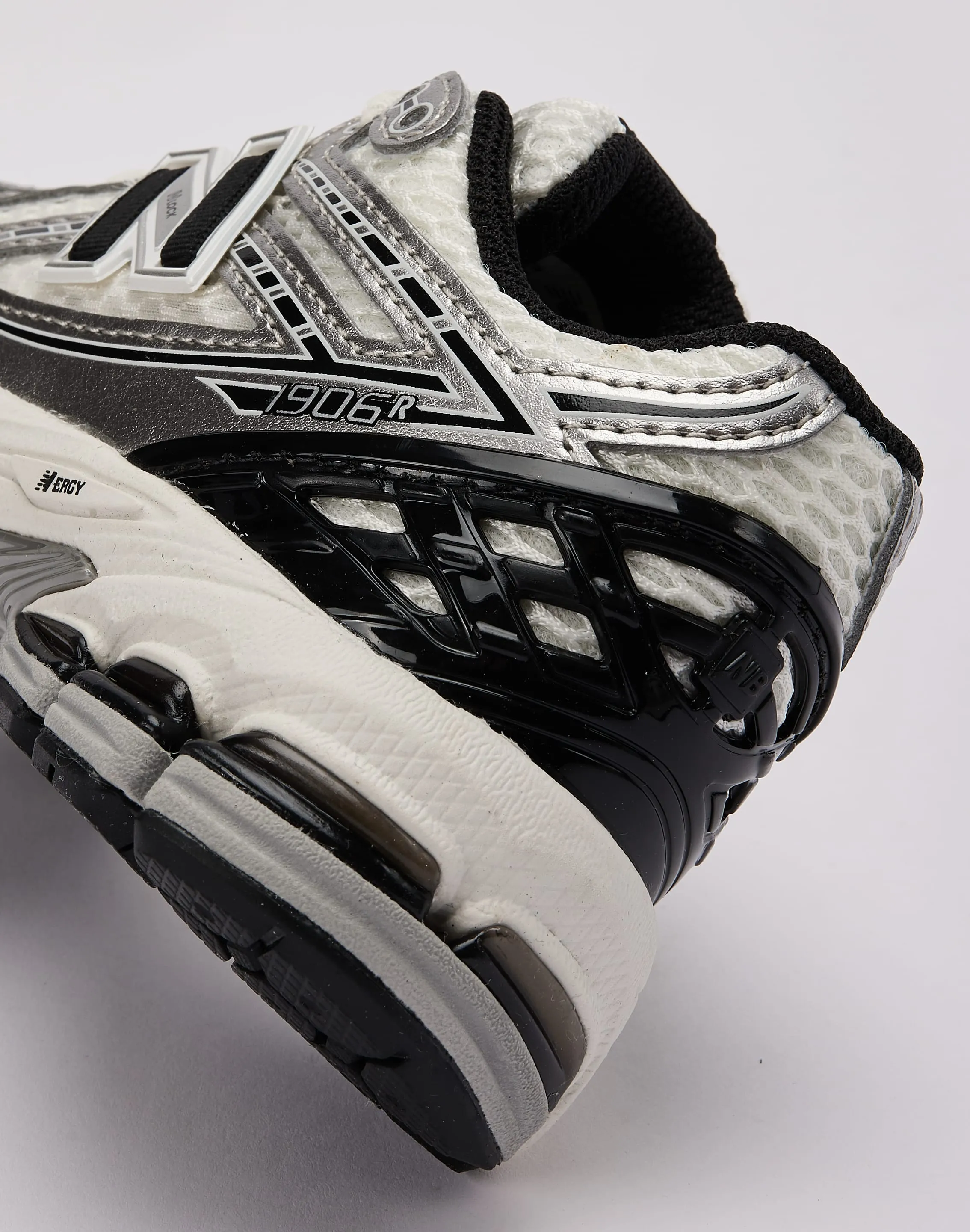 New Balance 1906R Pre-School Chic Style Trendy