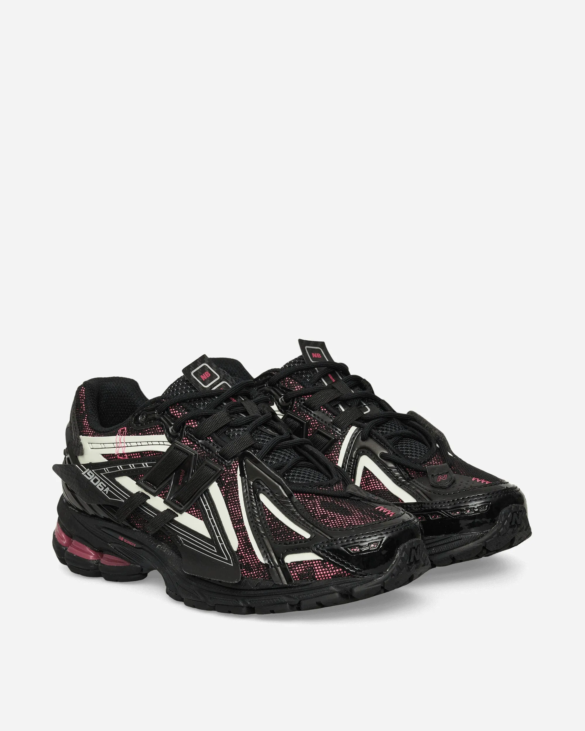 1906A Sneakers Black / Dragon Berry / White Digital Run