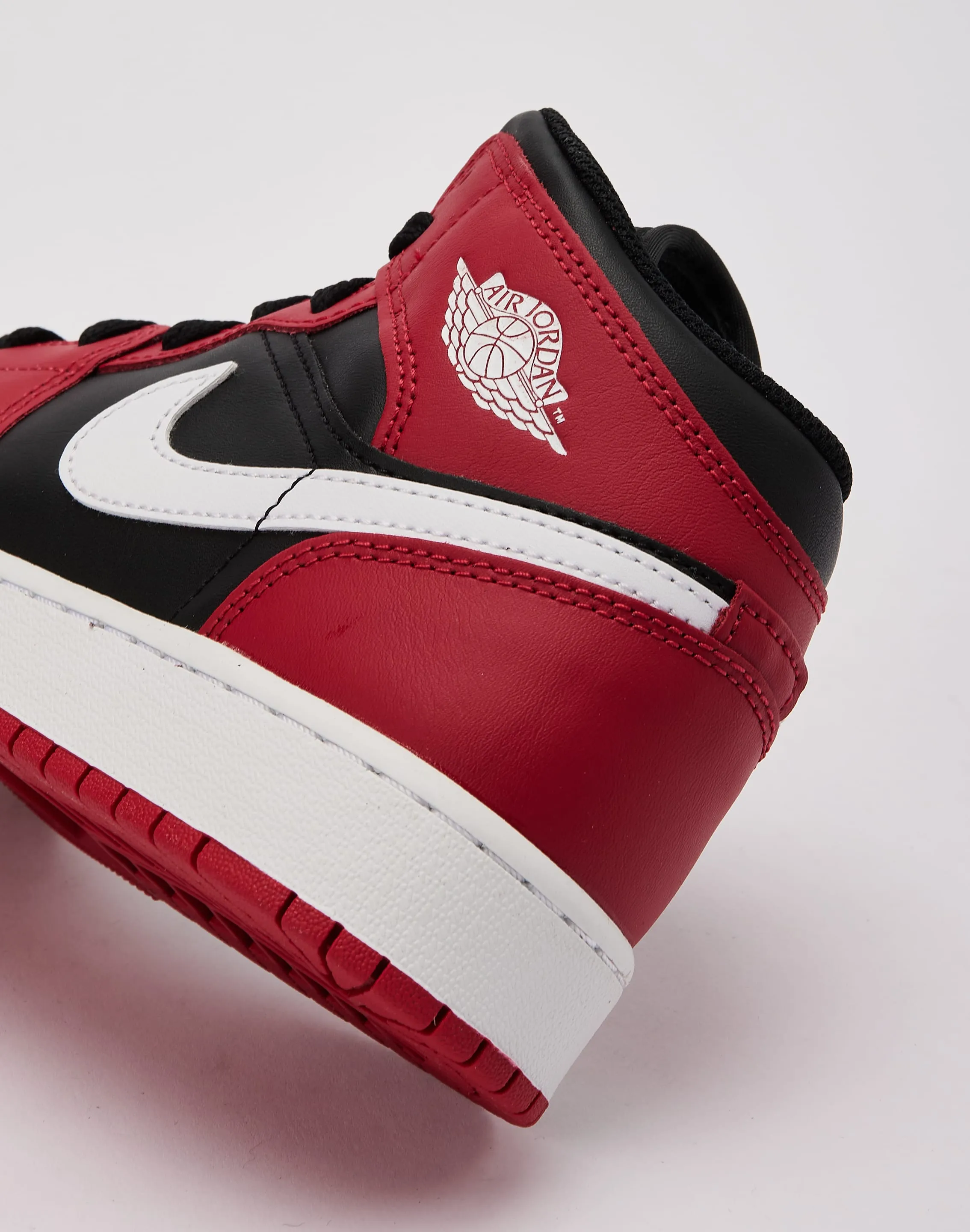 Supportive Jordan Air Jordan 1 Mid Grade-School