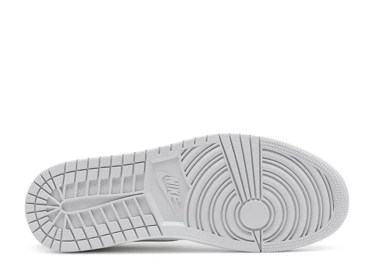 Balanced Form morning run Air Jordan 1 Low OG Neutral Grey