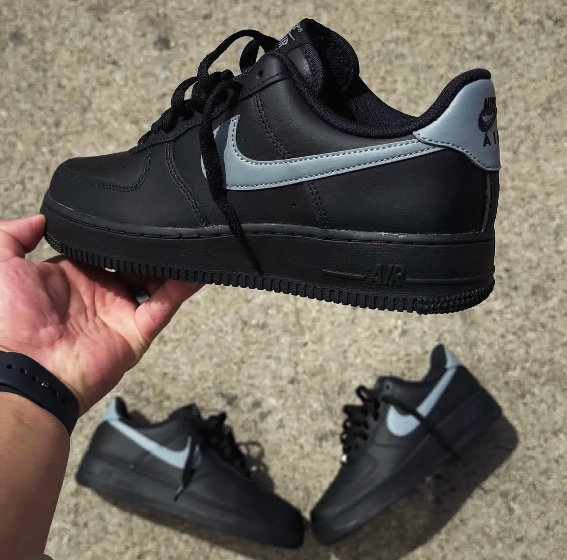 Flexible Material Glide Step NIKE AIR FORCE 1 BLACK SMOKE GREY