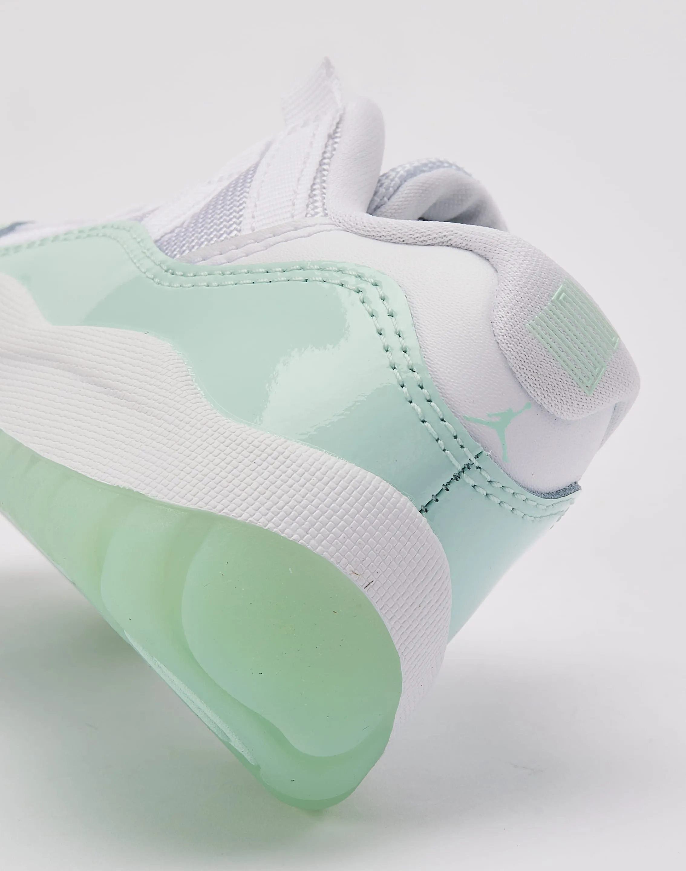 Mesh Cool Jordan Air Jordan 11 Retro Low 'Igloo' Pre-School