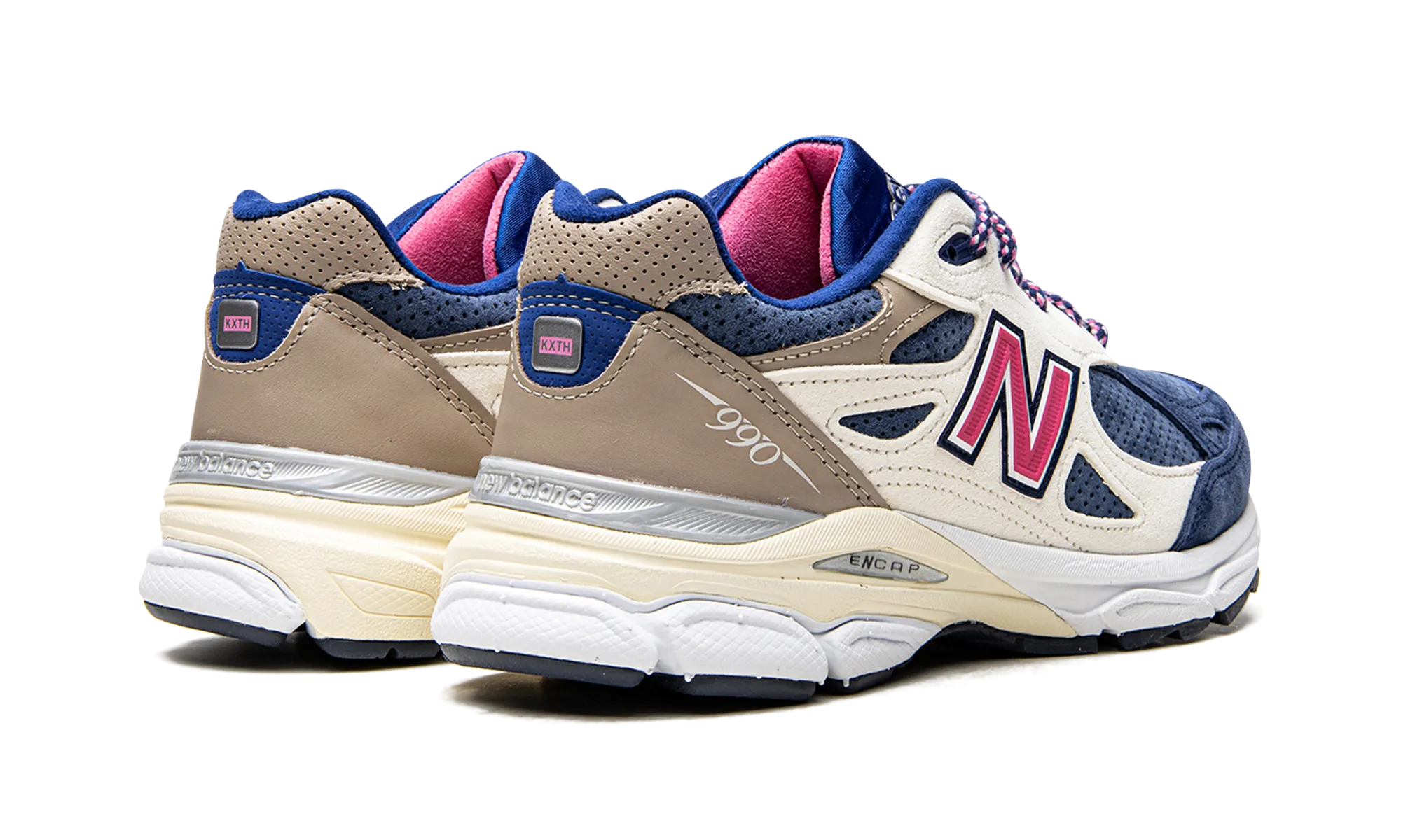 990 v3 "Kith Daytona" Walking Mood Fashion-Forward Look