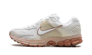 fabric - finish - design shoes Zoom Vomero 5 WMNS "Particle Beige Terra Blush"