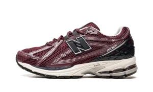 1906R "Burgundy Black" MoistureWicking Foot Grace