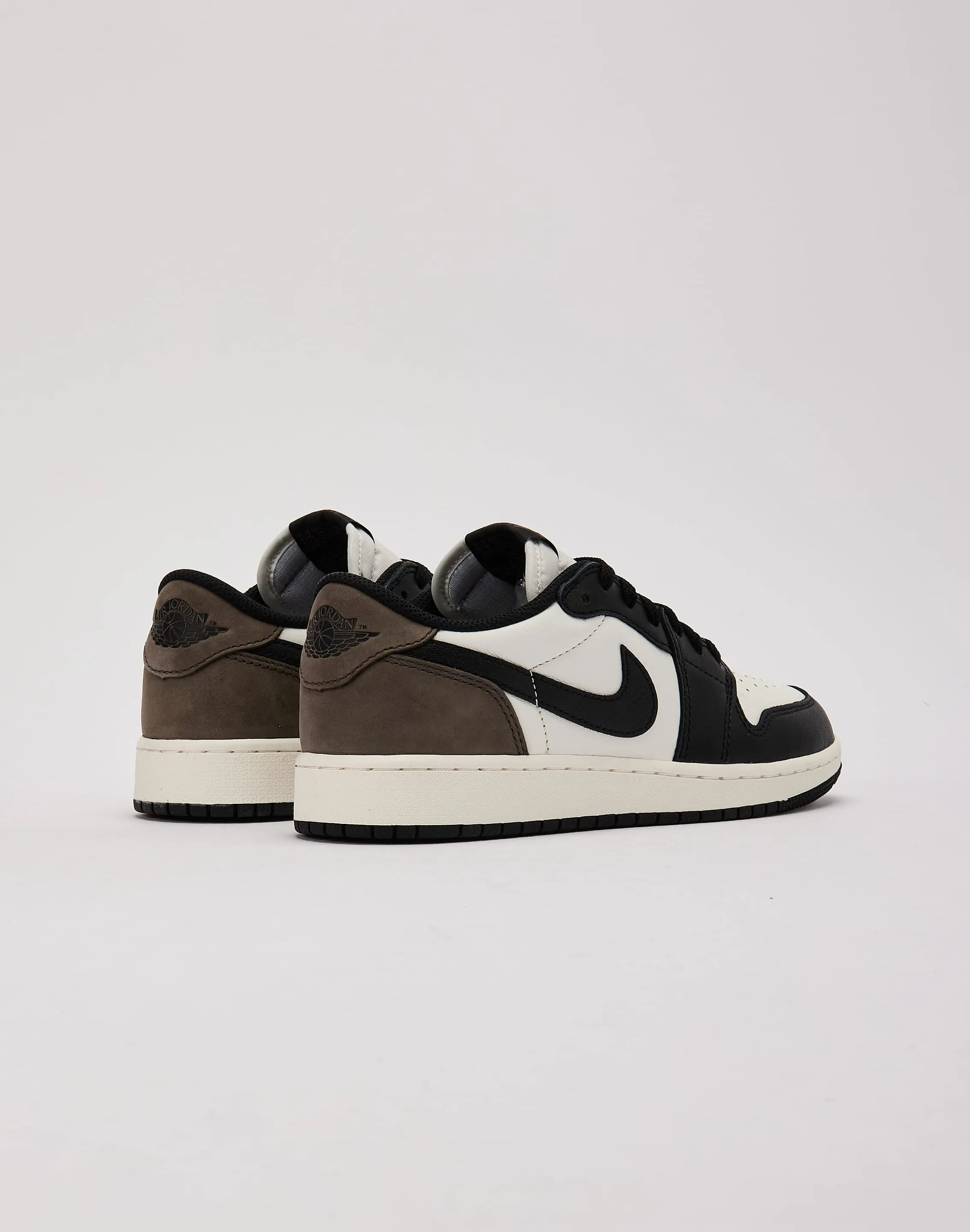 Jordan Air Jordan 1 Retro Low OG 'Mocha' Grade-School On Trend Dad Pick