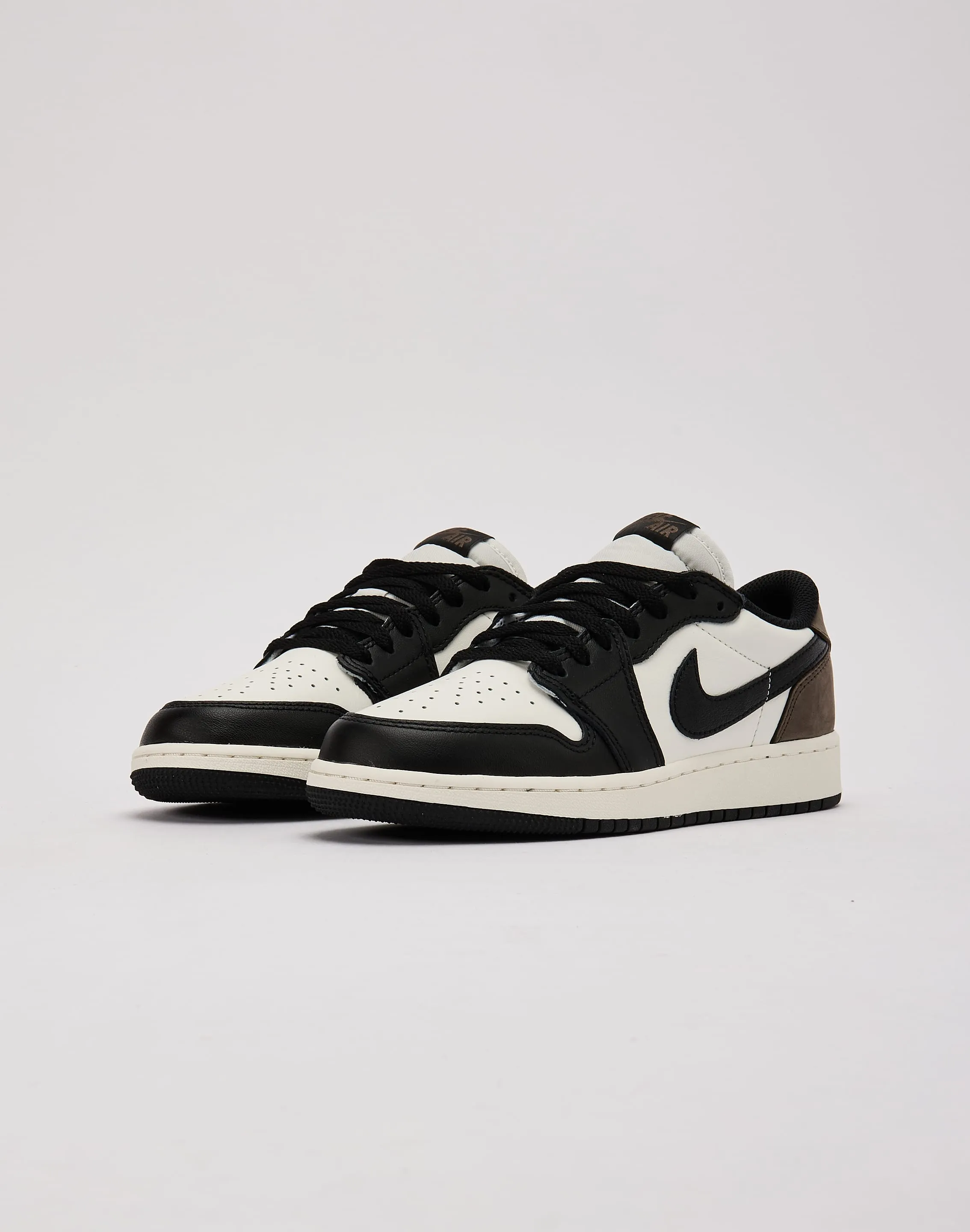 Jordan Air Jordan 1 Retro Low OG 'Mocha' Grade-School Picnic Easy Stretchable Material